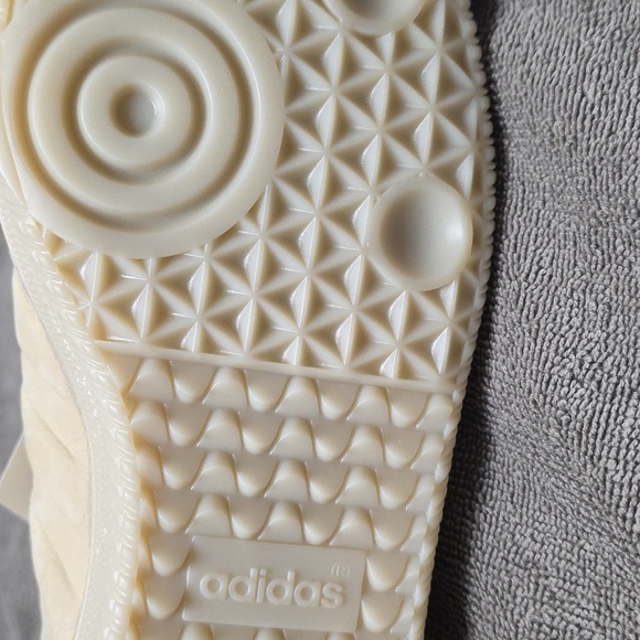 Men's Adidas Leather Samba Shoes. - Picture 2 of 2